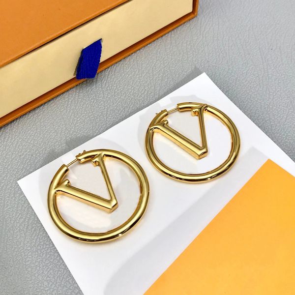 luxury gold plated earrings designer earrings for women letter v stud earrings jewelry valentine day gift engagement, Golden;silver
luxury gold plated earrings designer earrings for women letter v stud earrings jewelry valentine day gift engagement, Golden;silver