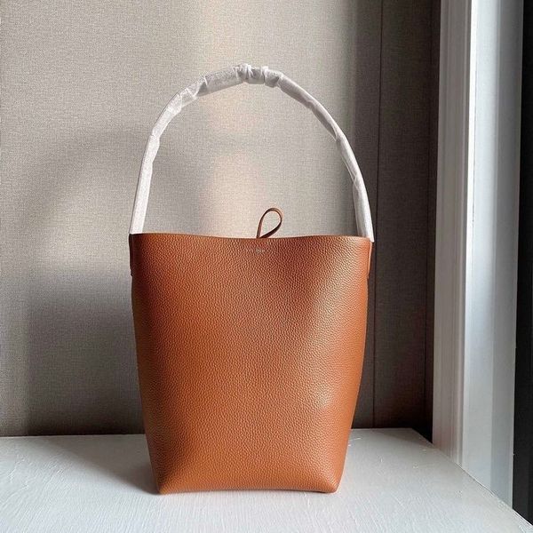 designer the row leather large capacity totes bag minimalist leather bucket shoulder bag gjpr
designer the row leather large capacity totes bag minimalist leather bucket shoulder bag gjpr
