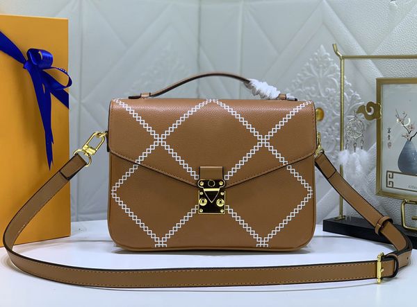 designer shoulder bag luxury women handbags pochette totes quality embossed flowers letters empreinte message bags ladies fashion s-lock cro
designer shoulder bag luxury women handbags pochette totes quality embossed flowers letters empreinte message bags ladies fashion s-lock cro