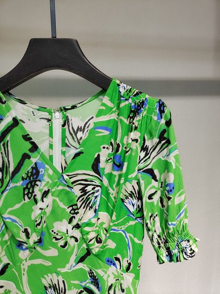 2023 designer dress green butterfly print temperament v-neck short sleeve high waist flowing long dress robe, Black;gray
2023 designer dress green butterfly print temperament v-neck short sleeve high waist flowing long dress robe, Black;gray