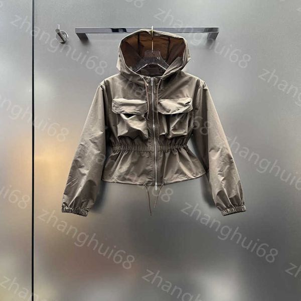23ss womens designer clothing womens jacket chest large pocket solid color elastic waist hooded drawstring zipper coat women clothes a1, Black;brown
23ss womens designer clothing womens jacket chest large pocket solid color elastic waist hooded drawstring zipper coat women clothes a1, Black;brown