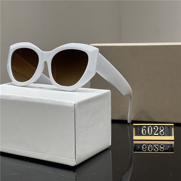 designer sunglasses for women men cat eye eyewear special uv 400 protection letters big leg double beam frame outdoor design high alloy wome, White;black
designer sunglasses for women men cat eye eyewear special uv 400 protection letters big leg double beam frame outdoor design high alloy wome, White;black