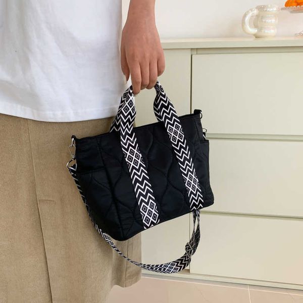 small soft fabric shoulder side bag for women trend fashion design cloth hand bags female handbags tote 230424
small soft fabric shoulder side bag for women trend fashion design cloth hand bags female handbags tote 230424
