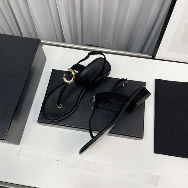 designer beach shoes luxury cc sandals women fashion flip flops slippers classic thong sandal outdoor slides woman gifts a6689
designer beach shoes luxury cc sandals women fashion flip flops slippers classic thong sandal outdoor slides woman gifts a6689