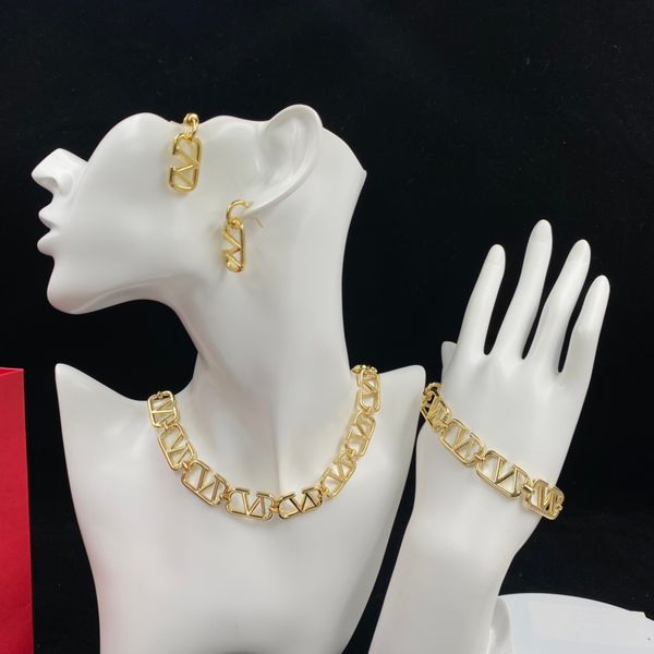 necklace designer necklace luxury brand designer jewelry fashion v chain for men & women trendy necklaces bracelets studs jewelry set, Silver
necklace designer necklace luxury brand designer jewelry fashion v chain for men & women trendy necklaces bracelets studs jewelry set, Silver