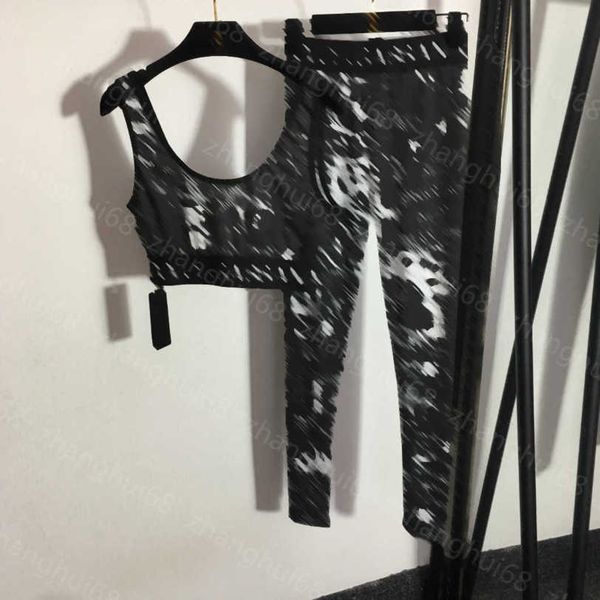 23ss women tracksuit yoga suit womens designer clothing graffiti monogram print suspender vest stretch slimming leggings set womens clothing, Gray
23ss women tracksuit yoga suit womens designer clothing graffiti monogram print suspender vest stretch slimming leggings set womens clothing, Gray