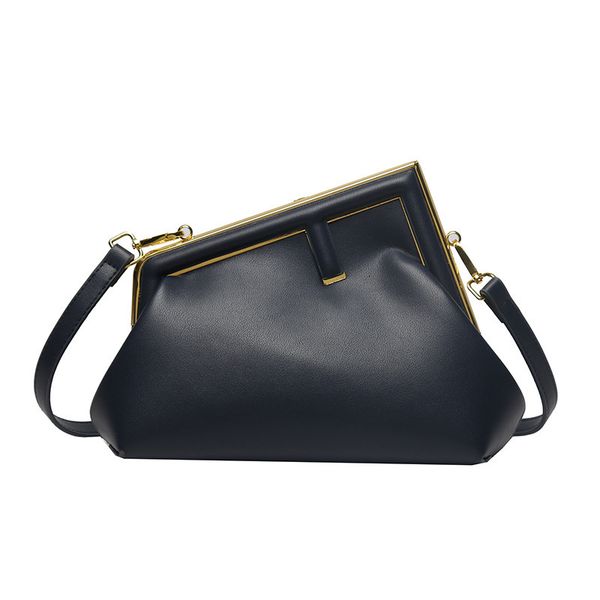 evening bags tas tangan kulit asli selempang bentuk tidak beraturan desain fashion mewah kualitas tinggi bahu tunggal lembut ritsleting soli
evening bags tas tangan kulit asli selempang bentuk tidak beraturan desain fashion mewah kualitas tinggi bahu tunggal lembut ritsleting soli