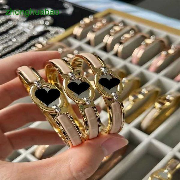hemres designer bracelet aijia h-button enamel color couple pig nose fashion versatile black warrior bracelet does not fade
hemres designer bracelet aijia h-button enamel color couple pig nose fashion versatile black warrior bracelet does not fade