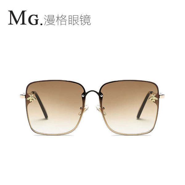 new little bee female actress elegant and trendy personalized gradient brown sunglasses square frame long round face slim appearance, White;black
new little bee female actress elegant and trendy personalized gradient brown sunglasses square frame long round face slim appearance, White;black