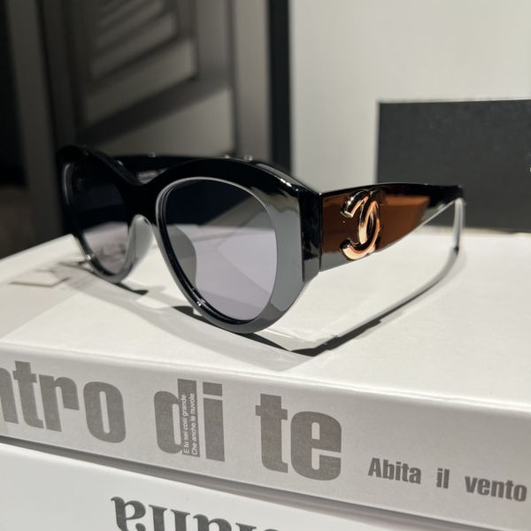 2023 luxury designer brand sunglasses designer sunglass eyeglass women men glasses womens sun glass uv400 lens with box 8396, White;black
2023 luxury designer brand sunglasses designer sunglass eyeglass women men glasses womens sun glass uv400 lens with box 8396, White;black