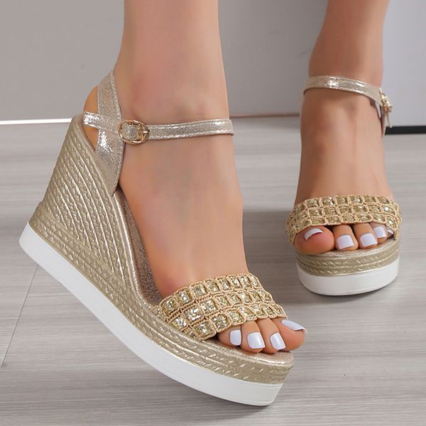sandals sandal wedges berlian imitasi emas perak sandal platform tebal tali pergelangan kaki wanita hak tinggi super gesper musim panas 2305, Black
sandals sandal wedges berlian imitasi emas perak sandal platform tebal tali pergelangan kaki wanita hak tinggi super gesper musim panas 2305, Black