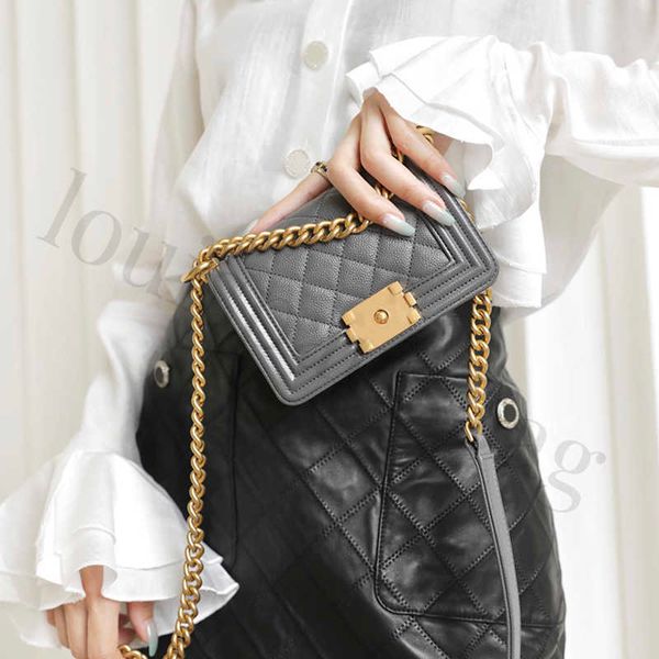 designer flap bags cowhide messenger bag 15cm fashion shoulder bag
designer flap bags cowhide messenger bag 15cm fashion shoulder bag