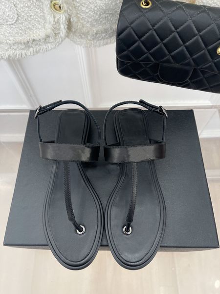 fashion all-in-one peep-toe flip-flop sandals designer style high-quality beach slippers, Black
fashion all-in-one peep-toe flip-flop sandals designer style high-quality beach slippers, Black