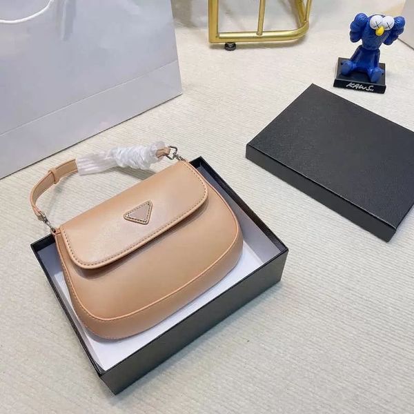 6 colors women shoulder bags chain crossbody bag fashion quilted heart leather handbags female famous designer purse bag 22cm 2023, Black;red
6 colors women shoulder bags chain crossbody bag fashion quilted heart leather handbags female famous designer purse bag 22cm 2023, Black;red