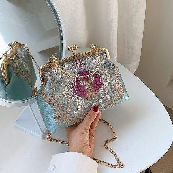 evening bags tas cheongsam bordir cina pakaian wanita tangan retro elegan kecil tren 230517
evening bags tas cheongsam bordir cina pakaian wanita tangan retro elegan kecil tren 230517