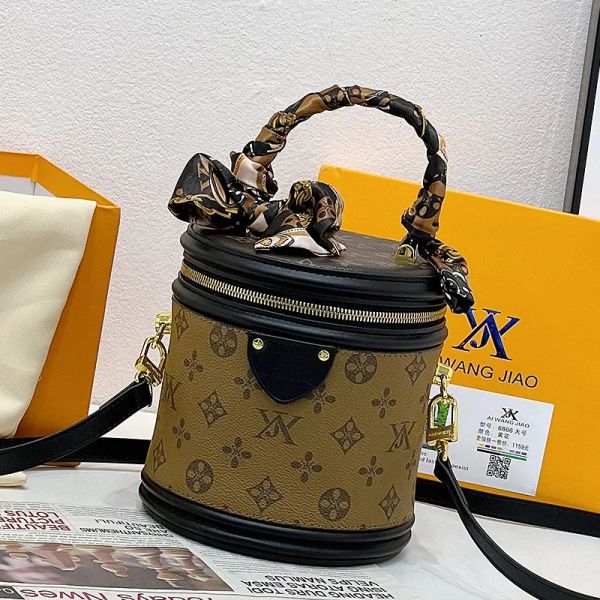 2023 designers lady cosmetic bags fashion makeup bag women toiletry travel pouch ladies purses handbags louiseities viutonities, Black;red
2023 designers lady cosmetic bags fashion makeup bag women toiletry travel pouch ladies purses handbags louiseities viutonities, Black;red