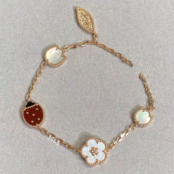 romatic women fashion shell bracelet lucky spring flower ladybug fauna design luxury smart bracelet wedding jewelry 220117, Golden;silver
romatic women fashion shell bracelet lucky spring flower ladybug fauna design luxury smart bracelet wedding jewelry 220117, Golden;silver