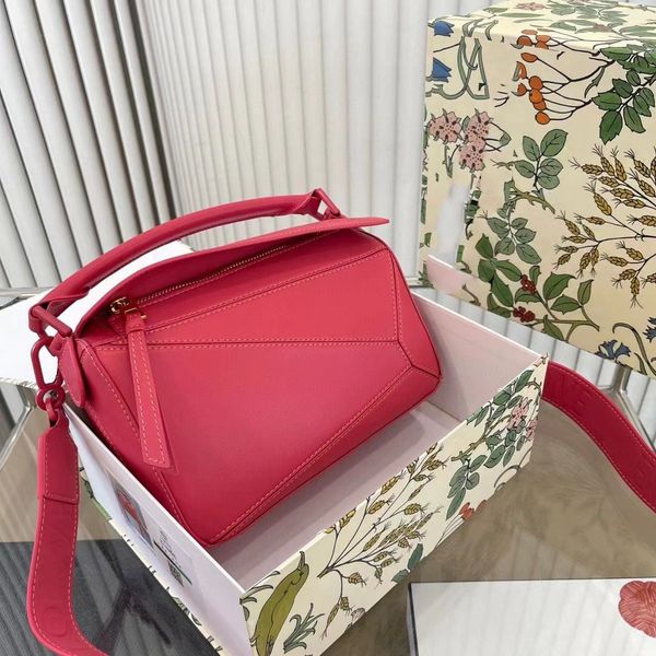 high-end leather geometric bag designer one shoulder cross-body handbag purse lowe women's fashion brand design puzzle sewing pillow sh
high-end leather geometric bag designer one shoulder cross-body handbag purse lowe women's fashion brand design puzzle sewing pillow sh