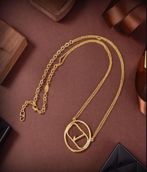 new designed round v pendants chain pearl choker necklace alphabet crystal pattern brass 18k gold plated women diamonds necklaces 7714738, Silver
new designed round v pendants chain pearl choker necklace alphabet crystal pattern brass 18k gold plated women diamonds necklaces 7714738, Silver