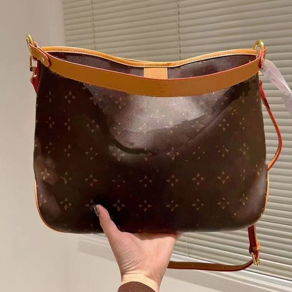 fashion omnibus shopping bag female large capacity new single shoulder leisure crossbody bag classic middle bag
fashion omnibus shopping bag female large capacity new single shoulder leisure crossbody bag classic middle bag