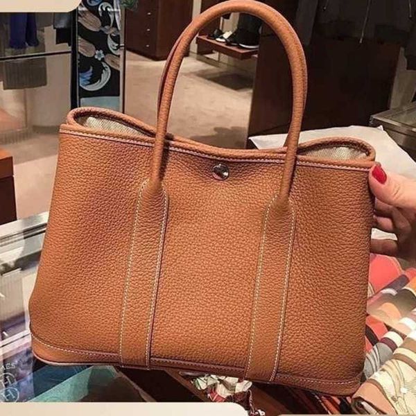 authentic handbag h designer garden party tote bag classic litchi pattern bag light luxury bucket bag women's layer cowhide one-shoulde
authentic handbag h designer garden party tote bag classic litchi pattern bag light luxury bucket bag women's layer cowhide one-shoulde