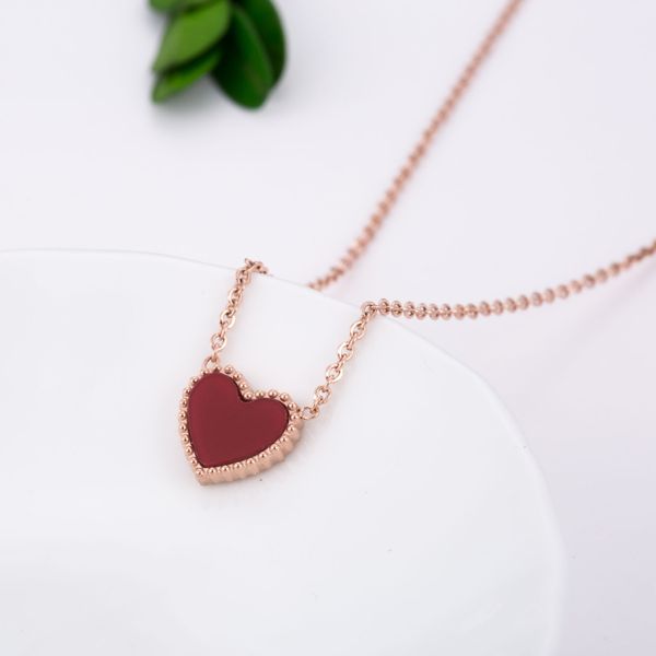 

Double Side White Black Red Heart Pendant Necklace Fashion Rose Gold Stainless Steel Jewelry