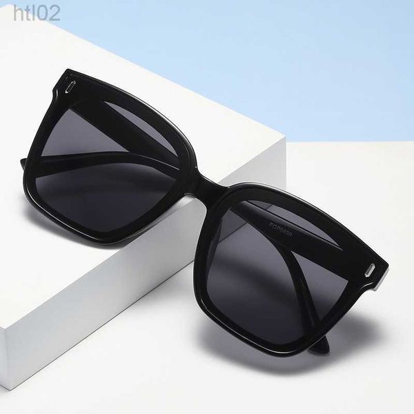 2023 frame plain face fashion new sunglasses black frame plain face round sunglasses 8899, White;black
2023 frame plain face fashion new sunglasses black frame plain face round sunglasses 8899, White;black