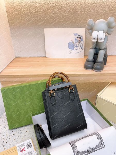 new type of bamboo joint handbag with bamboo joint and buckle style, three-dimensional personality, high appearance, women's handbag, h
new type of bamboo joint handbag with bamboo joint and buckle style, three-dimensional personality, high appearance, women's handbag, h