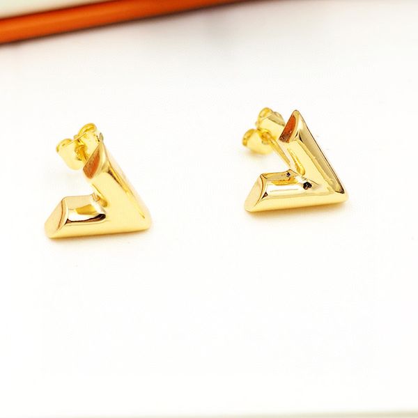 stainless steel women designer stud luxury style simple v letter earrings for lady party wedding gifts wholesale, Golden;silver
stainless steel women designer stud luxury style simple v letter earrings for lady party wedding gifts wholesale, Golden;silver