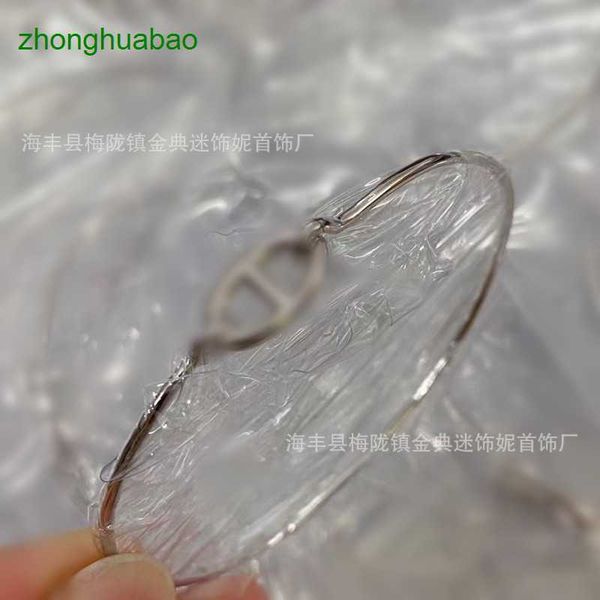 hemres designer bracelet v gold material pig nose plain silver simple and fashionable fine style diamond bracelet, Black
hemres designer bracelet v gold material pig nose plain silver simple and fashionable fine style diamond bracelet, Black