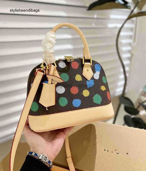 designers alma bb pm shell bag womens retiro handbags monograms pochette purse flower shoulder luxurious bags lock crossbody totes designer
designers alma bb pm shell bag womens retiro handbags monograms pochette purse flower shoulder luxurious bags lock crossbody totes designer