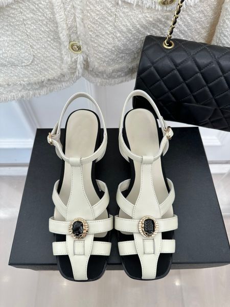 fashion all-match breathable sandals designer style high-quality beach slippers, Black
fashion all-match breathable sandals designer style high-quality beach slippers, Black