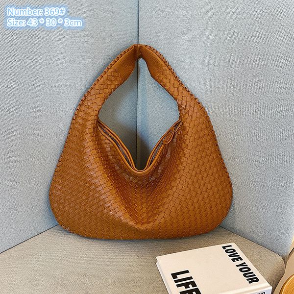 factory wholesale ladies shoulder bags 8 colors elegant hand-woven bag strong wear-resistant leather handbag street fashion solid color leat, Black;red
factory wholesale ladies shoulder bags 8 colors elegant hand-woven bag strong wear-resistant leather handbag street fashion solid color leat, Black;red