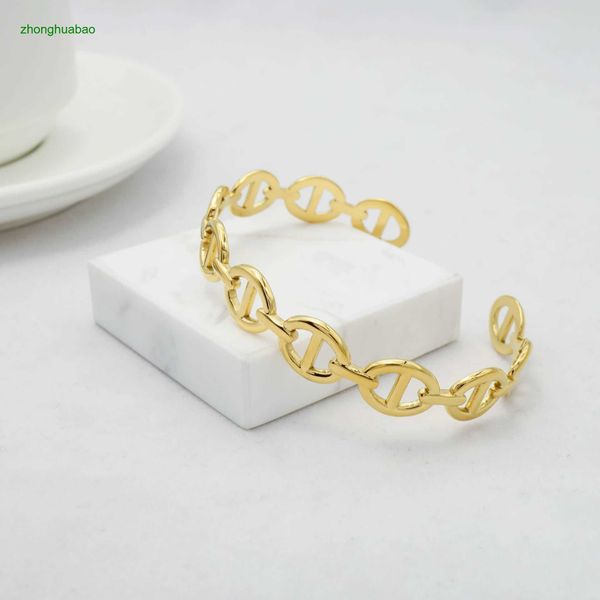 hemres designer bracelet pig nose bracelet copper plated 18k real gold color preserving metal advanced sense fashion chain handwear, Black
hemres designer bracelet pig nose bracelet copper plated 18k real gold color preserving metal advanced sense fashion chain handwear, Black