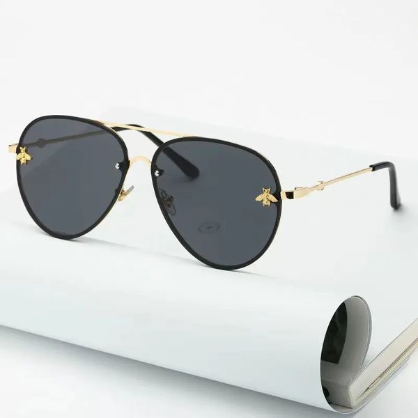 2023 designer sunglasses original eyeglasses outdoor shades pc frame fashion classic lady mirrors for women and men glasses bee sunglass uni, White;black
2023 designer sunglasses original eyeglasses outdoor shades pc frame fashion classic lady mirrors for women and men glasses bee sunglass uni, White;black