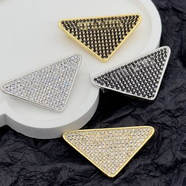 highly quality designer men women pins brooches luxurys brand letters prad brooch pin for suit dress pins fashion triangle jewerly kp1e, Gray
highly quality designer men women pins brooches luxurys brand letters prad brooch pin for suit dress pins fashion triangle jewerly kp1e, Gray