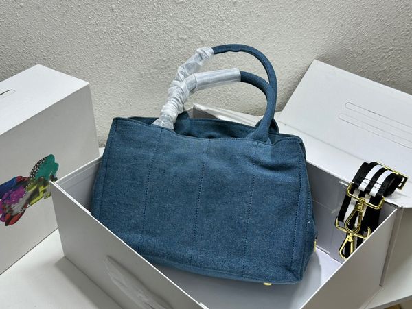 fashion denim bag holder, large capacity canvas women's handbag, metal zipper opening, luxury metal laser logo, commuting designer id l
fashion denim bag holder, large capacity canvas women's handbag, metal zipper opening, luxury metal laser logo, commuting designer id l