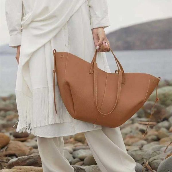 french polene bag tote bag shopping bag dumplings small crowd bag portable commuter large capacity leather pleated women's bag
french polene bag tote bag shopping bag dumplings small crowd bag portable commuter large capacity leather pleated women's bag