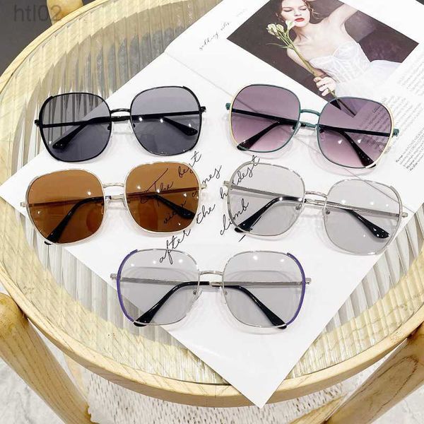 2023 new popular fashion sunglasses korean square oval sunglasses personalized uv protection glasses 8011, White;black
2023 new popular fashion sunglasses korean square oval sunglasses personalized uv protection glasses 8011, White;black