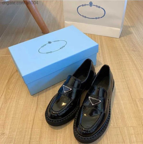 the latest luxury designer dress flat women casual shoes low-100% leather metal buckle black white size 35-40
the latest luxury designer dress flat women casual shoes low-100% leather metal buckle black white size 35-40