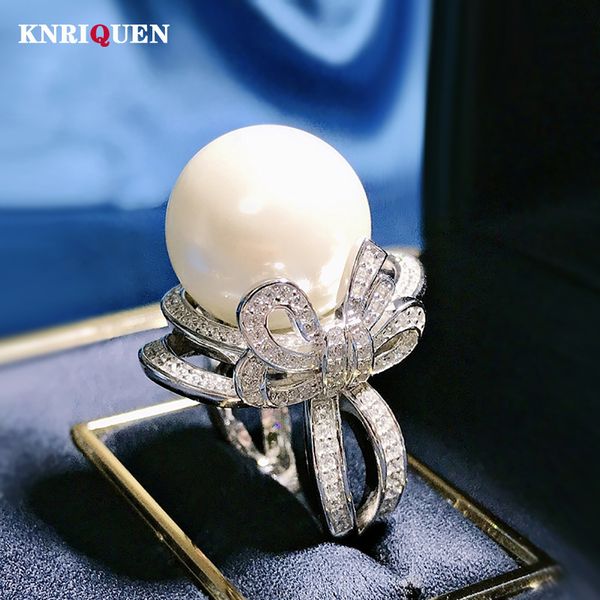with side stones tren 100 perak asli 925 cincin bulat 16mm air segar mutiara besar pesona karbon tinggi berlian pesta perhiasan hadiah 23051, Silver
with side stones tren 100 perak asli 925 cincin bulat 16mm air segar mutiara besar pesona karbon tinggi berlian pesta perhiasan hadiah 23051, Silver