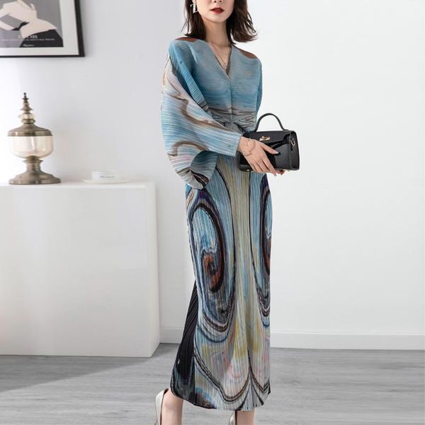dresses miyake pleated large size dress women 2022 spring and summer new fashion printing meatcovering bat sleeve long women's dress, Black;gray
dresses miyake pleated large size dress women 2022 spring and summer new fashion printing meatcovering bat sleeve long women's dress, Black;gray
