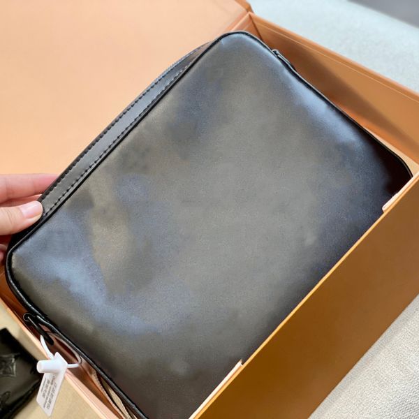 luxury designer bag trio messenger bag m69443 large capacity shopping bag shoulder crossbody men's and women's three-piece handbag
luxury designer bag trio messenger bag m69443 large capacity shopping bag shoulder crossbody men's and women's three-piece handbag