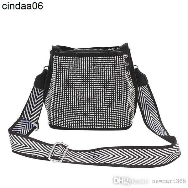 2023 fashion handheld diamond bucket bag fashionable and versatile shiny bags large capacity shoulder bag
2023 fashion handheld diamond bucket bag fashionable and versatile shiny bags large capacity shoulder bag