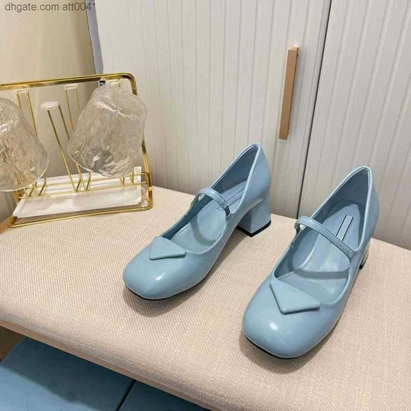 designers women slippers sandals fashion triangle flat slides flip flops summer leather outdoor loafers bath shoes beach shoes with box, Black
designers women slippers sandals fashion triangle flat slides flip flops summer leather outdoor loafers bath shoes beach shoes with box, Black
