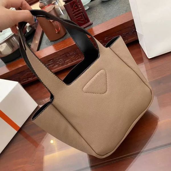 2023 women's designer bags luxury fashion real leather mini crossbody tote shoulder wallet, Black;red
2023 women's designer bags luxury fashion real leather mini crossbody tote shoulder wallet, Black;red