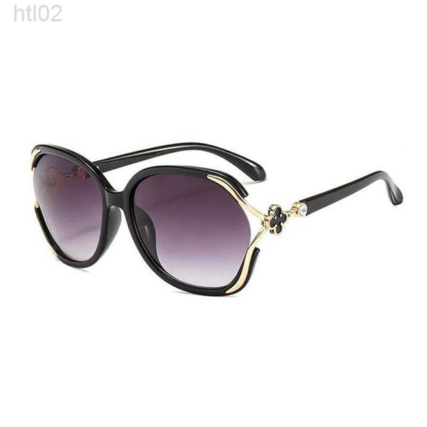 new women's fashion metal sunglasses elegant frame trendy driving mirror sunglasses 8847, White;black
new women's fashion metal sunglasses elegant frame trendy driving mirror sunglasses 8847, White;black