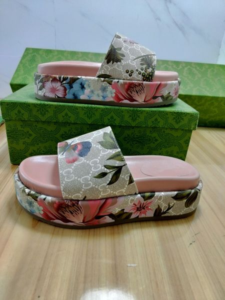 2023 new womens thick sole slipper designer fashion slipper luxury trend womens brand slipper with box 35-44, Black
2023 new womens thick sole slipper designer fashion slipper luxury trend womens brand slipper with box 35-44, Black