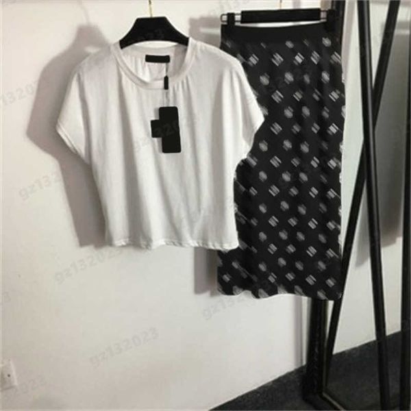 two pieces set designer dress summer new casual suit letter printed short-sleeved tshirt and hip high waist half skirt fashion designer wome, White
two pieces set designer dress summer new casual suit letter printed short-sleeved tshirt and hip high waist half skirt fashion designer wome, White