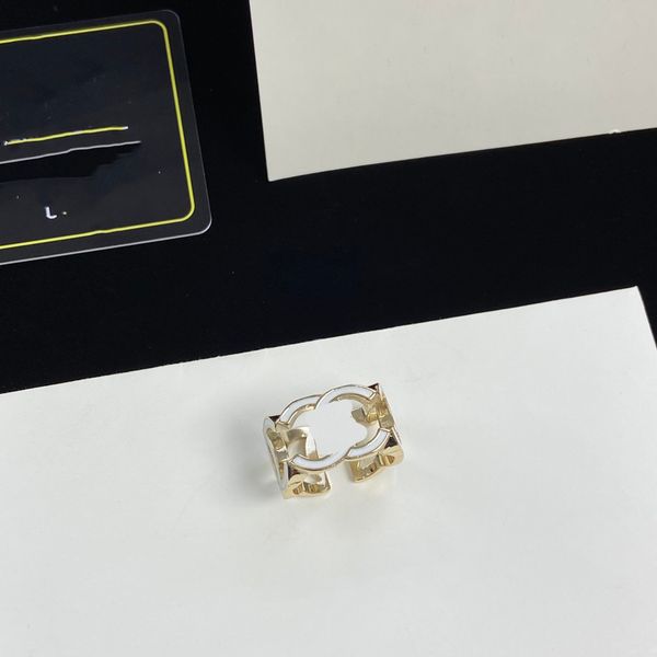 designer for lady women ccity open ring with side stones high-quality banquet accessories women c logo wedding rings 8313, Silver
designer for lady women ccity open ring with side stones high-quality banquet accessories women c logo wedding rings 8313, Silver